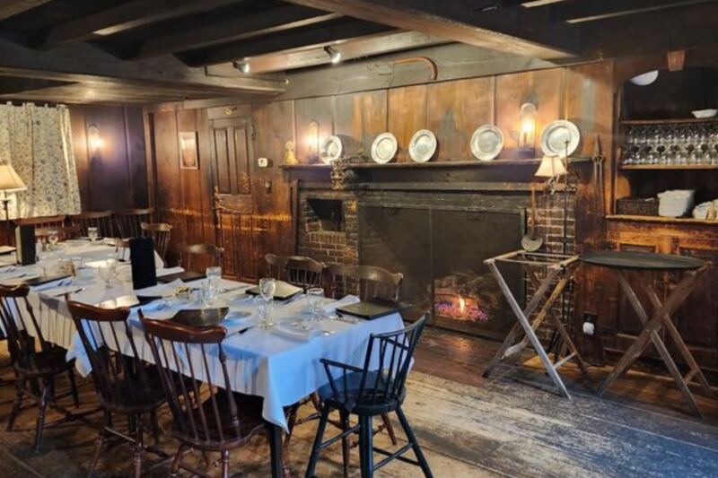 You Can Eat Dinner Inside a 1716 Massachusetts Tavern Where Travelers Have Passed Through the Same Doors for Centuries