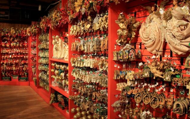 This Massachusetts Christmas Store Fills Two Floors With Ornaments You’ll Browse For Hours, Even In Summer