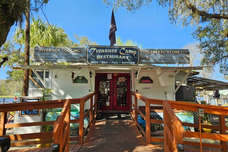 This Middle-of-Nowhere Florida Restaurant Is So Far Off the Map That Finding It Feels Like the Reward