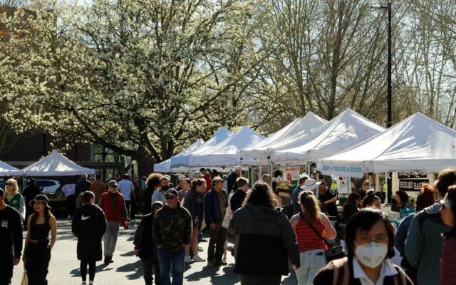 Seven Oregon Farmers Markets That Keep Selling Fresh Produce Deep Into the Fall