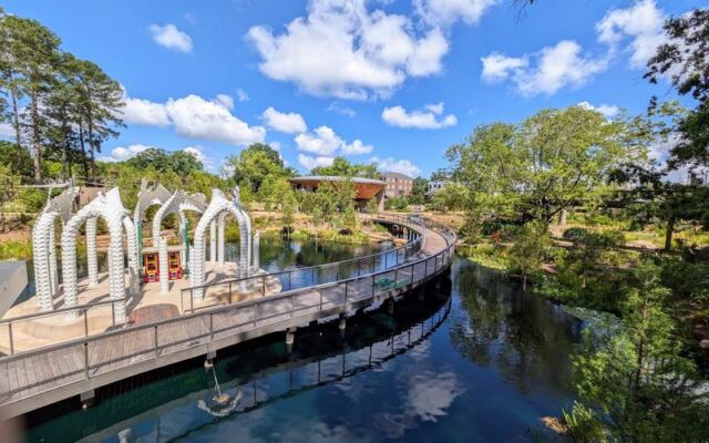 Cary Lets You Walk 17 Feet Above a North Carolina Park Right Through the Treetops