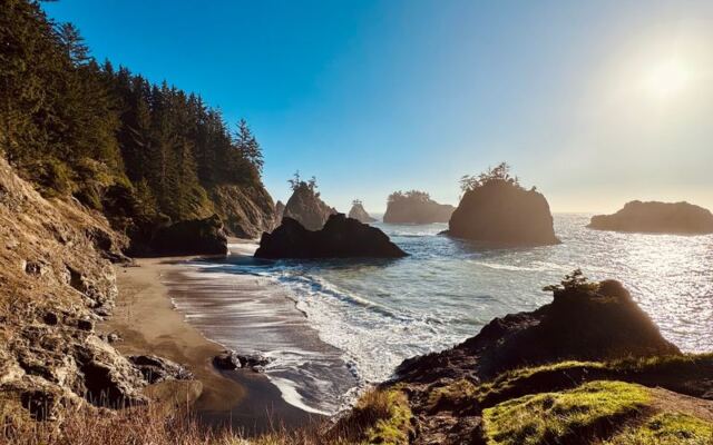 This Lesser-Known Oregon Coast Town Is Where Locals Escape When Peace And Quiet Matter Most