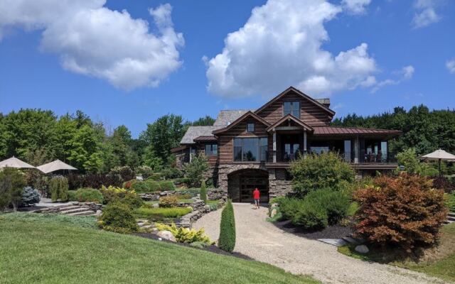 You’ll Lose A Whole Evening Wandering This Picture-Perfect Ohio Winery Nobody Talks About