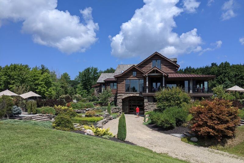 You’ll Lose A Whole Evening Wandering This Picture-Perfect Ohio Winery Nobody Talks About