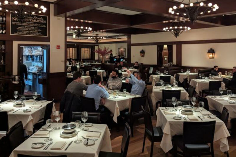 This Chicago Restaurant Flies in Florida Stone Crab and Pairs It With Prime Steaks