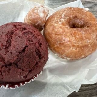 This North Florida Bakery Has Spent More Than 70 Years Perfecting a Single Glazed Donut