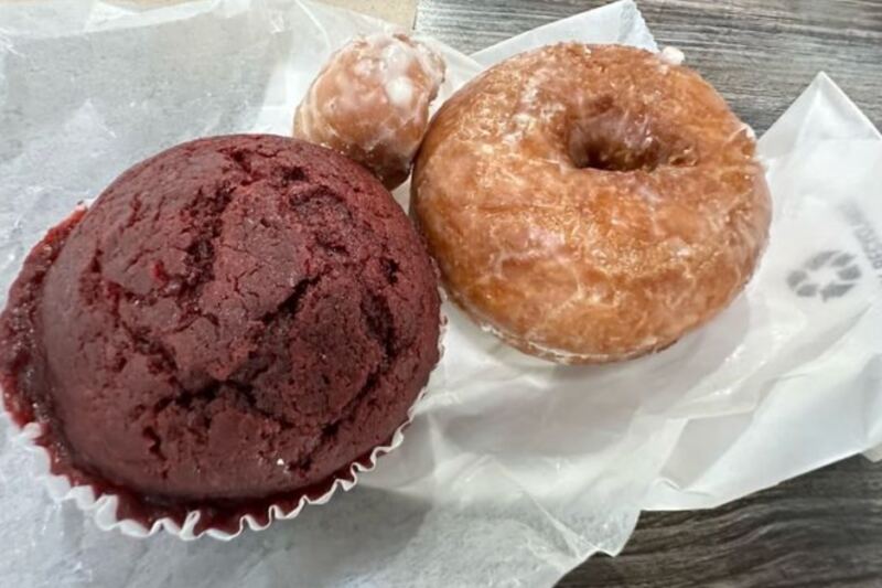This North Florida Bakery Has Spent More Than 70 Years Perfecting a Single Glazed Donut