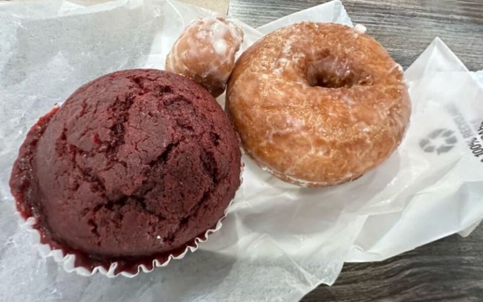 This North Florida Bakery Has Spent More Than 70 Years Perfecting a Single Glazed Donut