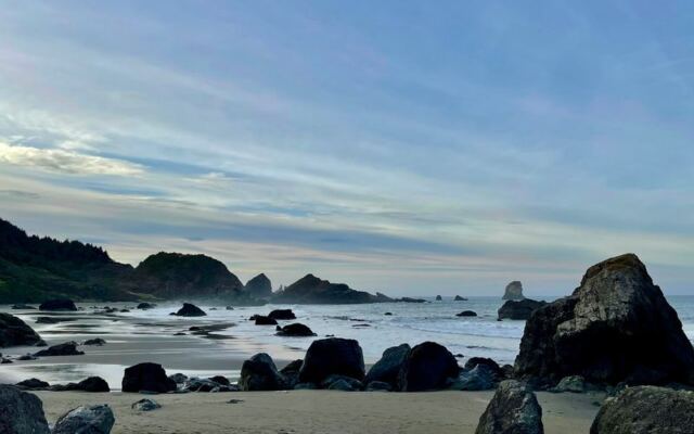 These 10 Hidden Oregon Beaches Feel Like Secret Getaways With Sea Stacks and No Crowds