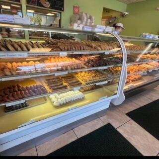 11 Florida Donut Shops Where Locals Line Up Before Sunrise for Fresh Batches