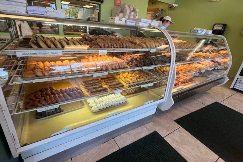 11 Florida Donut Shops Where Locals Line Up Before Sunrise for Fresh Batches
