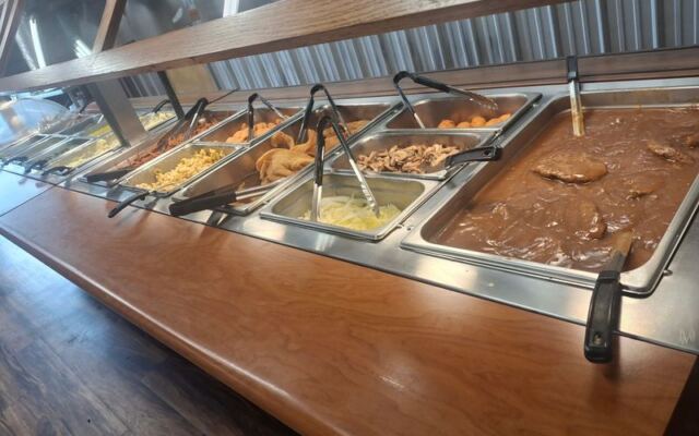 Pull Up a Chair at These 8 Tennessee Buffets Where Grandma’s Recipes Still Fill the Line