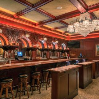 This 1947 Arizona Steakhouse Where John Wayne Once Dined Serves A Shaved Prime Rib Sandwich