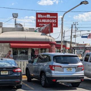 White Manna in Hackensack Griddles Tiny Sliders Inside A 1939 World’s Fair Building