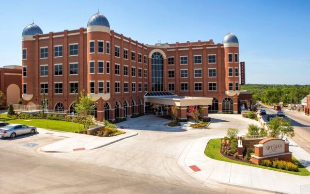 This 1906 Oklahoma Town Put Itself on the Map With Mineral Springs, and the Gilded Age Spa Is Flowing Again
