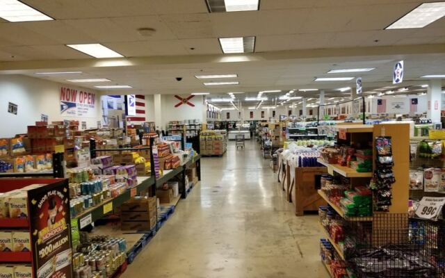 At This Arizona Discount Grocery, the Prices Are So Low You’ll Do a Double-Take at Checkout