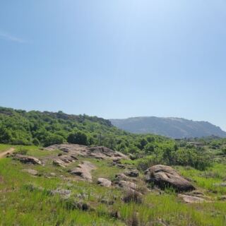 Green Prairie Gives Way to Caves and Rock Walls Along This Rugged Oklahoma Trail