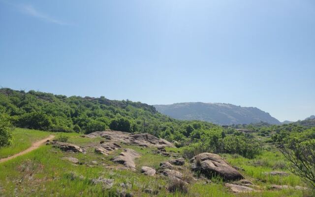 Green Prairie Gives Way to Caves and Rock Walls Along This Rugged Oklahoma Trail