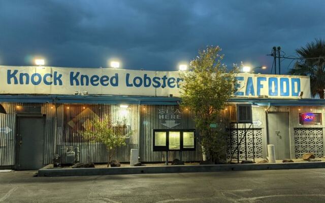 This No-Frills Arizona Seafood Shack Has Been Frying Up Rave-Worthy Fish and Chips Since the 1940s
