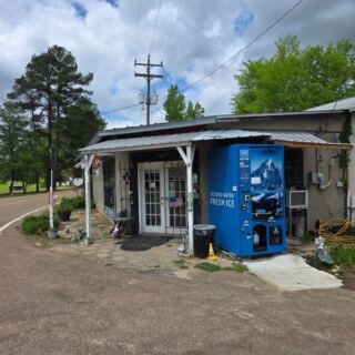 Along a Rural Mississippi Highway, a Tiny Cafe Is the Only Breakfast for Miles That Road-Trippers Swear By