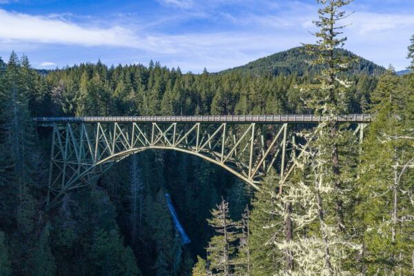 This High Steel Bridge Over a Washington Gorge Gives Even Walkers Goosebumps