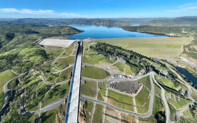 This Massive California Lake Was Built by the Country’s Tallest Dam, but Locals Boat and Swim It Like a Natural Paradise