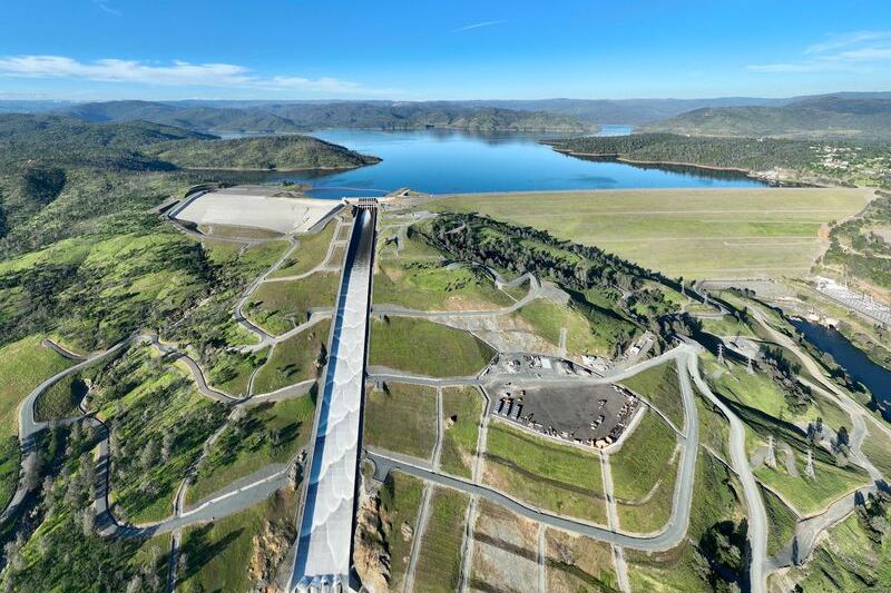 This Massive California Lake Was Built by the Country’s Tallest Dam, but Locals Boat and Swim It Like a Natural Paradise