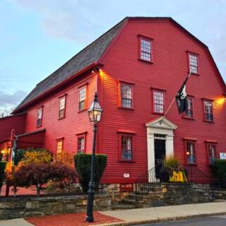 15 Oldest Bars in America Still Pouring Drinks