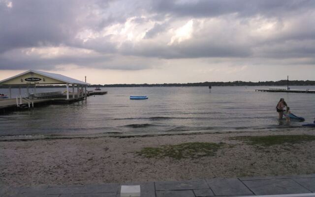 The Prettiest White-Sand Beach in North Carolina Isn’t on the Ocean at All