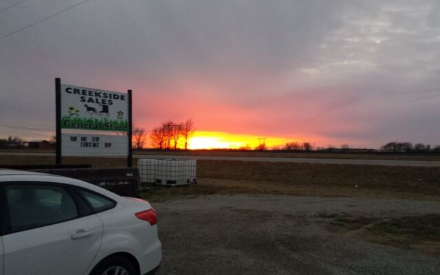 7 Oklahoma Amish Grocery Stores Don’t Advertise but Locals Swear by the Fresh-Baked Shelves