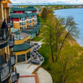 10 Artsy Small Towns in Minnesota Bursting With Creative Charm