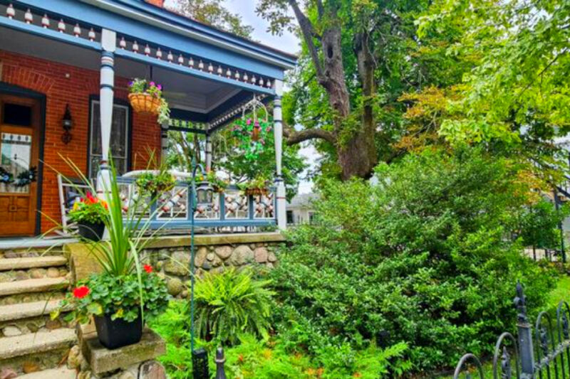This 1880s Victorian Inn Near Ann Arbor Feels Like Stepping Into Another Era – And Guests Keep Coming Back