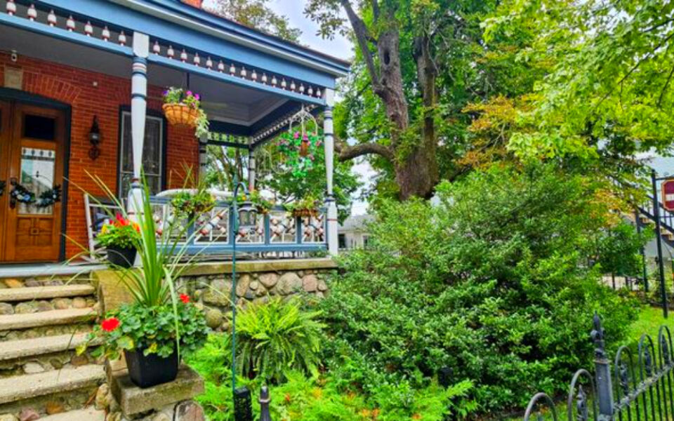 This 1880s Victorian Inn Near Ann Arbor Feels Like Stepping Into Another Era – And Guests Keep Coming Back