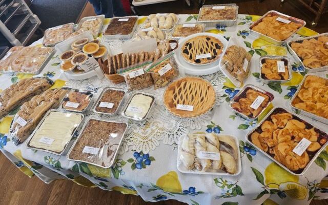 Locals Quietly Drive Out to This Oregon Mennonite Market for Crusty Sourdough and Marionberry Pie