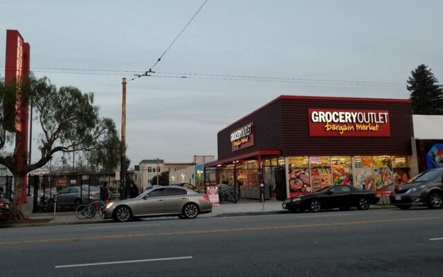 This California Discount Grocery Sells Brand-Name Staples So Cheap Your Cart Fills Up for Almost Nothing