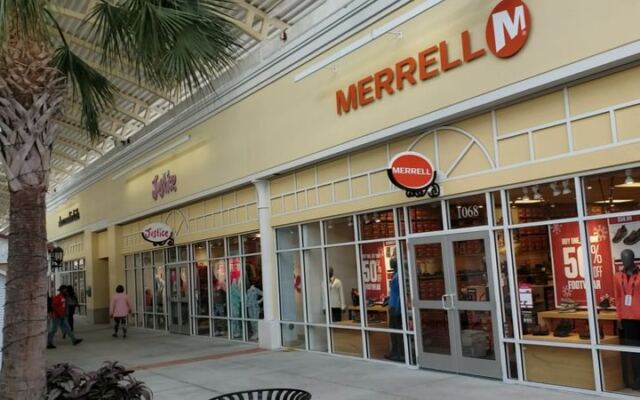 This South Carolina Outlet Mall Hides Brand-Name Deals So Good You’ll Keep Coming Back