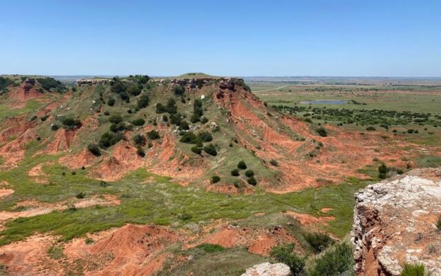 Wind-Carved Sandstone Formations Twist Into Strange Shapes Across This Free Oklahoma State Park