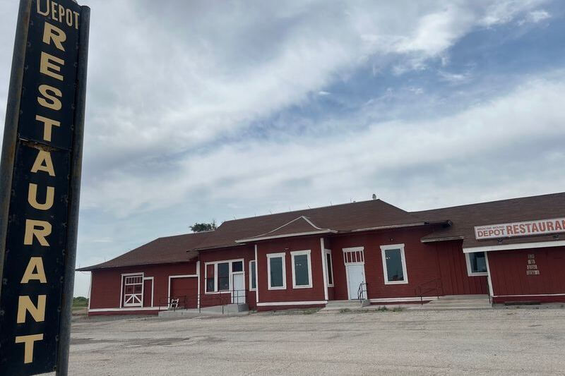 This Texas Restaurant Serves Home-Cooked Comfort Food Inside An Old Small-Town Train Depot