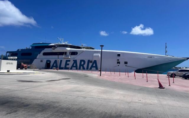 This Two-Hour Florida Ferry Skips the Airport and Sails You Straight to the Bahamas