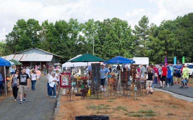 This Louisiana Trade Days Market Serves Up Meat Pies, Food Trucks, and Aisles of Flea Market Finds