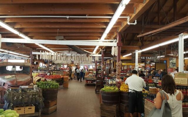 Casa de Fruta in Hollister Is the California Roadside Stop Where You Load Up on Dried Fruit, Fudge, and Fresh Cherries