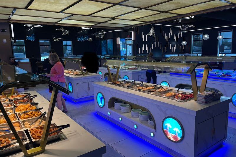 At This Iowa Seafood Buffet, Snow Crab, Fresh Sushi, and Pho Come at a Price That’s Hard to Beat