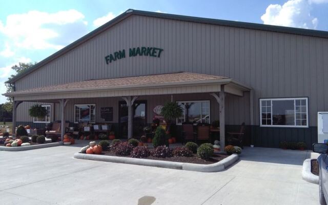 This Amish Country Grocery Store In Illinois Makes Homemade Sandwiches Locals Want To Keep Secret
