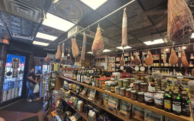 People Drive In From Iowa For This Cicero Corner Shop Scooping Gelato Since 1968