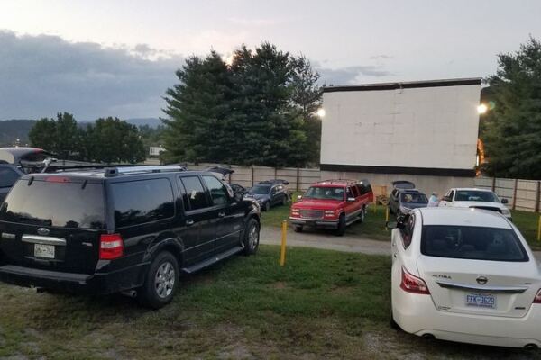 This East Tennessee Drive-In Near Elizabethton Has Been a Retro Time Machine Since 1947