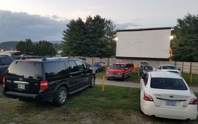 This East Tennessee Drive-In Near Elizabethton Has Been a Retro Time Machine Since 1947