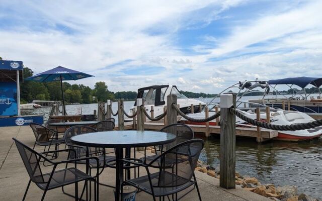 This Laid-Back Buckeye Lake Bar and Grill Lets You Dock Your Boat for Live Music and Burgers Right on the Water
