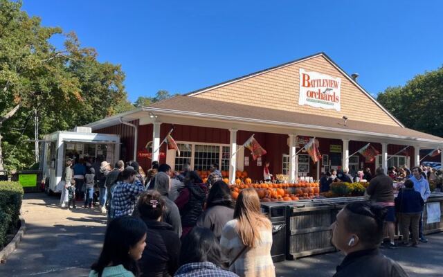 At This New Jersey Orchard, Warm Apple Cider Donuts Come With Pick-Your-Own Apples