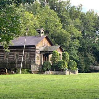 The GPS Feels Wrong Until You Reach This Remote North Carolina Steakhouse People Drive Hours For