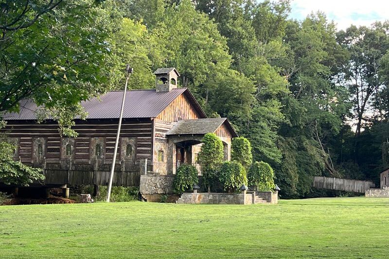 The GPS Feels Wrong Until You Reach This Remote North Carolina Steakhouse People Drive Hours For